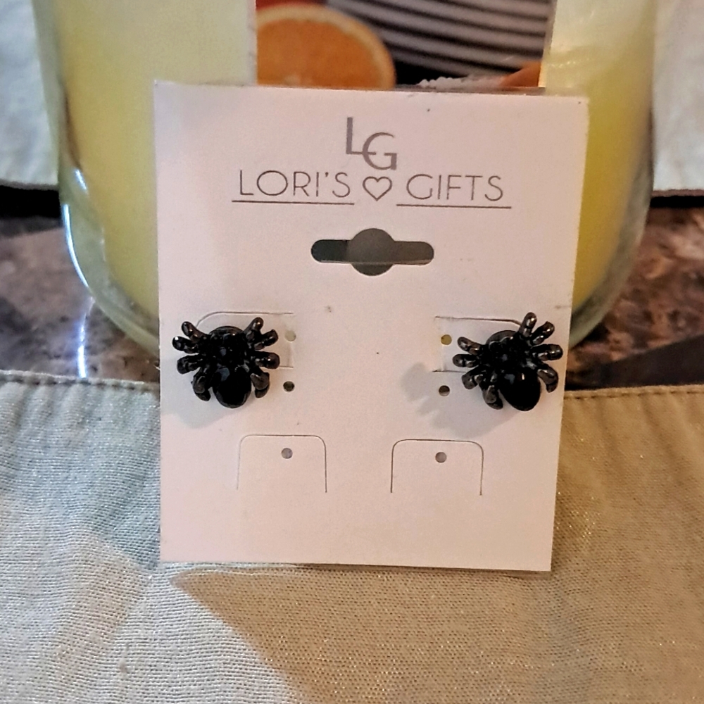 Spider earrings black NWT